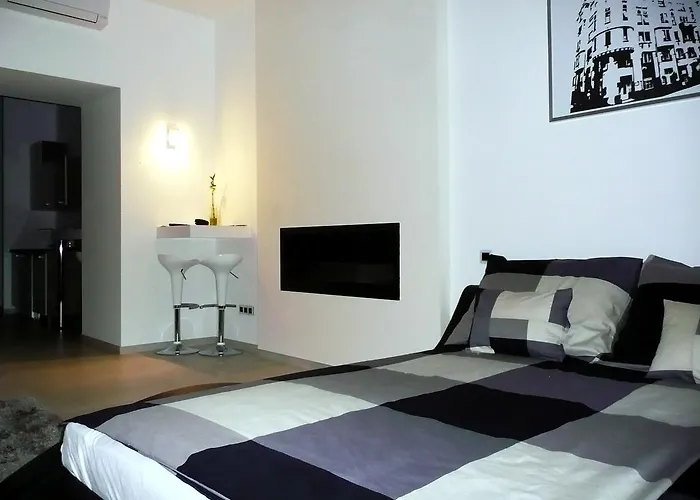 In The شقة بودابست